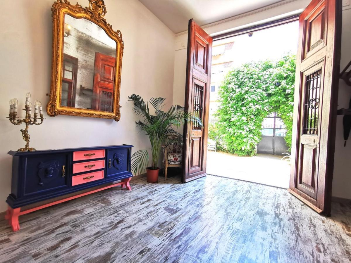 Portrait Boutique Guesthouse Валенсия Екстериор снимка