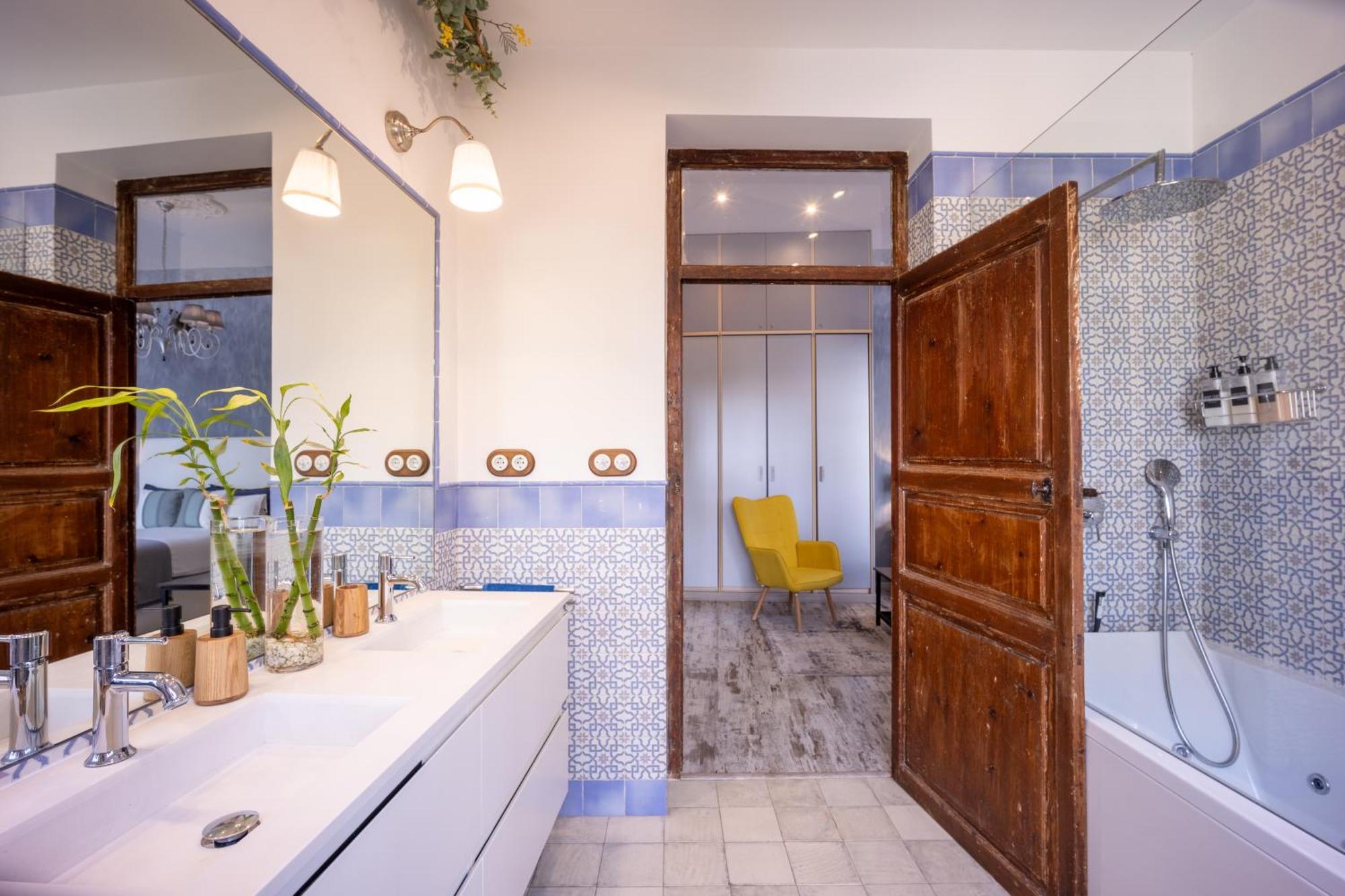 Portrait Boutique Guesthouse Валенсия Екстериор снимка